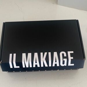 IL MAKIAGE Elegant Black Gift Box